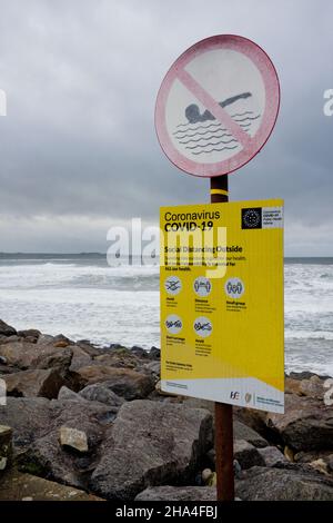 Poster du coronavirus Covid 19 à la plage de Strand Hill, Sligo, Irlande Banque D'Images