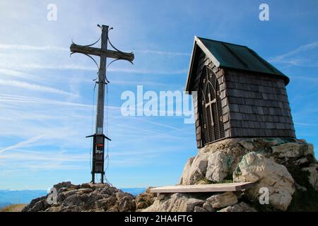 sommet de geigelstein (1808m),croix sommet,petite chapelle,réserve naturelle,aschau im chiemgau,haute-bavière,bavière,allemagne Banque D'Images