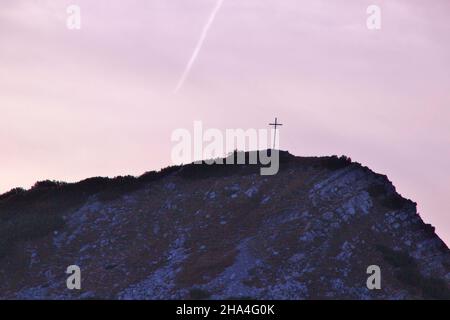 vue du krottenkopf (2086 m),au risskopf supérieur (2049 m),sur la cabane de weilheimer (1955 m),coucher de soleil,estergebirge,europe,allemagne,bavière,haute-bavière,municipalité d'eschenlohe,werdenser felland,prealps bavarois,ambiance de soirée Banque D'Images