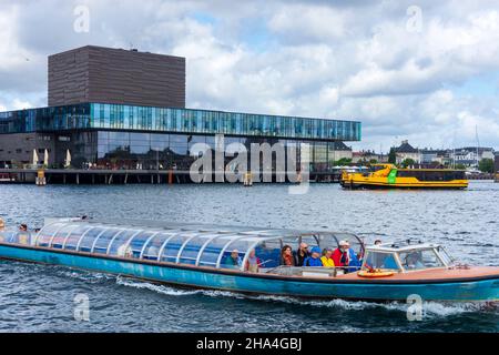 Copenhague, Koebenhavn: Royal Danish Playhouse (Danois: Skuespilhuset), bateau touristique, Port intérieur, en , Zélande,Sealand, Sjaelland, Danemark Banque D'Images