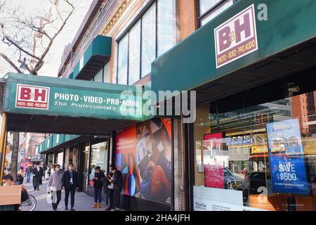 Vue extérieure de B&H photo Video-Electronics and Camera Store au 420 9th Avenue et W 34th Street.Manhattan.New York City.New York.USA Banque D'Images