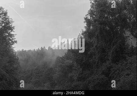 temps pluvieux à techelsberg à la wörther voir (lac wörth), autriche Banque D'Images