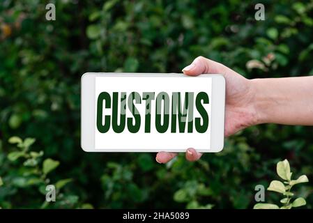 Texte montrant inspiration douane.Mot écrit sur le ministère officiel administre les droits de douane sur les marchandises importées appels vocaux et vidéo Banque D'Images