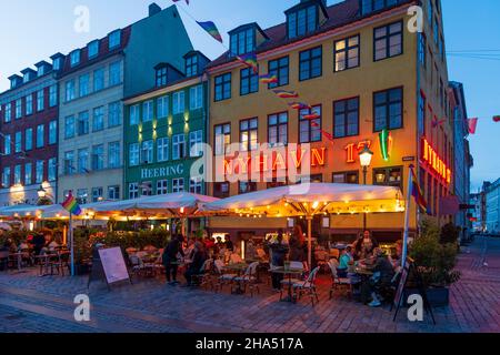Copenhague, Koebenhavn: Nyhavn (New Harbour) front de mer, canal et quartier de divertissement, restaurant, en , Zélande, Sealand,Sjaelland, Danemark Banque D'Images