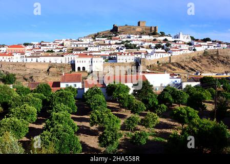 Vue sur Mertola, Alentejo, Portugal Banque D'Images