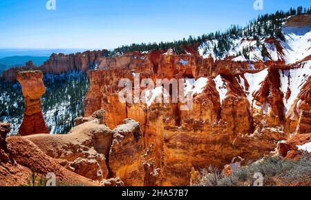 The Hunter Hoodoo de Aqua Canyon Viewpoint, parc national de Bryce Canyon, Utah Banque D'Images