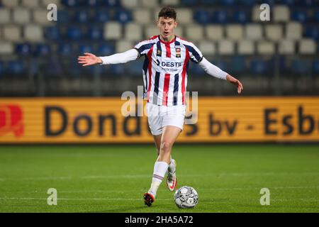 TILBURG, PAYS-BAS - JANVIER 10: Nikolaos Michelis de Willem II court avec le ballon pendant le match hollandais Eredivisie entre Willem II et SC Cambuur au Koning Willem II Stadion le 10 janvier 2021 à Tilburg, pays-Bas (photo par Geert van Erven/Orange Pictures) Banque D'Images