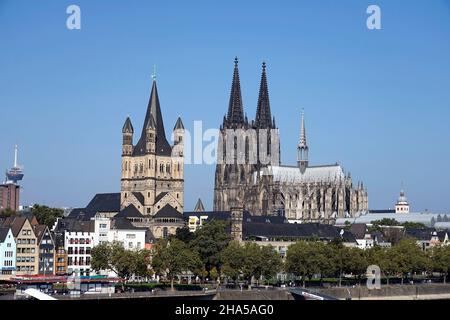 allemagne,rhénanie-du-nord-westphalie,cologne,vieille ville,cathédrale de cologne,église groß st. martin,rives du rhin Banque D'Images