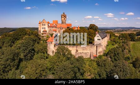 Panorama du Ronneburg à Hesse comme un château bien conservé au sommet d'une colline, qui est une destination populaire aujourd'hui Banque D'Images