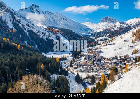 arabba,station de ski d'hiver,livinallongo del col di lana,belluno,dolomites,veneto,italie Banque D'Images