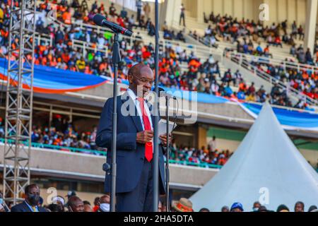 Nairobi, Kenya.10th décembre 2021.Le propriétaire du Royal Media Service (RMS), SK Macharia, s'adresse aux Kenyans au stade Kasarani lors de la conférence Azimio la Umoja à Nairobi, au Kenya.Les dirigeants et les partisans de l'ODM arrivent au stade national de Kasarani pour le lancement de la convention Azimio la Umoja, qui a été lancée par l'ancien Premier ministre et chef de l'ODM H.E Raila Amolo Odinga le 10 décembre 2021,Y ont assisté des délégués, dont vingt gouverneurs et six secrétaires de cabinet et d'autres invités au stade national Kasarani à Nairobi, au Kenya.(Credit image: © Donwilson Odhiambo/ZUM Banque D'Images