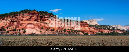 Formations rocheuses le long de Johnson Canyon Road, Johnson Canyon, Kanab, Utah Banque D'Images