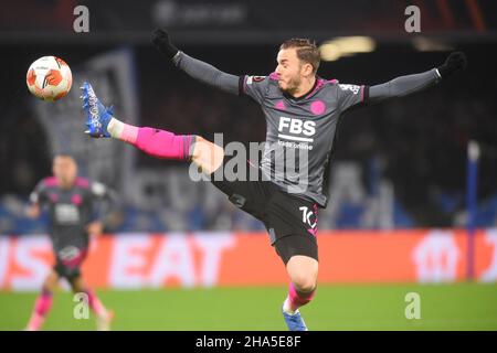 Naples, Italie.09th décembre 2021.Maddison James (Leicester City) en action lors de l'UEFA Europa League entre SSC Napoli et Leicester City au Stadio Diego Armando Maradona.SSC Napoli remporte 3-2.(Photo par Agostino Gemito/Pacific Press/Sipa USA) crédit: SIPA USA/Alay Live News Banque D'Images