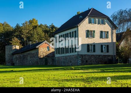 allemagne,langenfeld (rhénanie),bergisches land,niederbergisches land,niederberg,rhénanie-du-nord-westphalie,nrw,langenfeld-reusrath,dueckeburg,ancien château amarré,tour d'angle et manoir,humeur du soir Banque D'Images