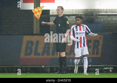 TILBURG, PAYS-BAS - JANVIER 10 : Adjointe arbitre Adriaan Inia lors du match néerlandais Eredivisie entre Willem II et SC Cambuur au Koning Willem II Stadion le 10 janvier 2021 à Tilburg, pays-Bas (photo de Geert van Erven/Orange Pictures) Banque D'Images