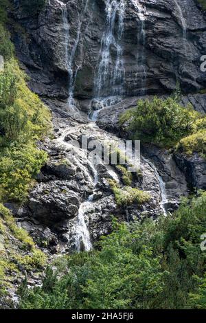 autriche,kleinwalsertal,chute d'eau au bout du gemsteltal. Banque D'Images