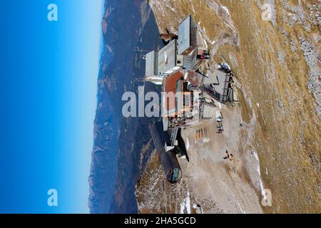 centre d'information sur la nature bergwelt karwendel avec télescope géant, station de montagne karwendelbahn, montagnes karwendel, mittenwald, bavière, allemagne Banque D'Images