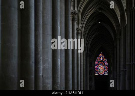 vitraux colorés, façade ouest, cathédrale notre dame, site classé au patrimoine mondial de l'unesco, reims, champagne, france Banque D'Images