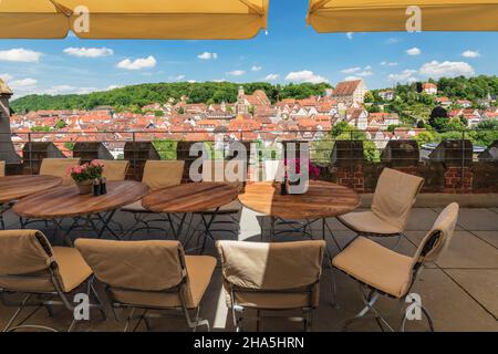 vue de la maison à la vieille ville avec église sankt michael, salle schwäbisch, hohenlohe, bade-wurtemberg, allemagne Banque D'Images