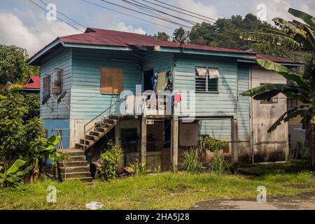 Maison en bois sur pilotis à Beaufort, Sabah, Malaisie Banque D'Images