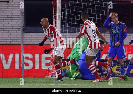 OSS, PAYS-BAS - DÉCEMBRE 10 : Kay Tejan de TOP OSS célébrant son but lors du match néerlandais Keuken Kampioen Divie entre TOP OSS et Ajax U23 à Frans Heesen Stadion le 10 décembre 2021 à OSS, pays-Bas (photo de Ben gal/Orange Pictures) Banque D'Images