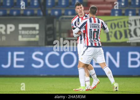 TILBURG, PAYS-BAS - JANVIER 10 : Nikolaos Michelis de Willem II et Argyris Kampetsis de Willem II pendant le match hollandais entre Willem II et SC Cambuur au Koning Willem II Stadion le 10 janvier 2021 à Tilburg, pays-Bas (photo de Geert van Erven/Orange Pictures) Banque D'Images