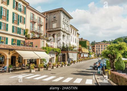 Promenade au bord du lac Bellagio sur le lac de Côme Lombardie, Italie Banque D'Images