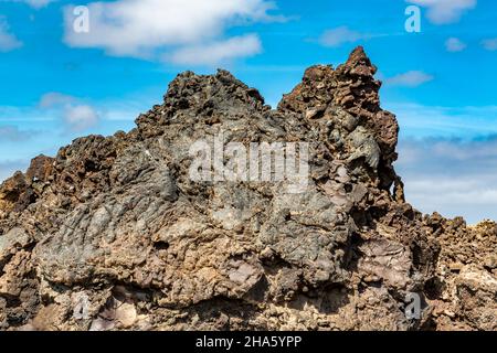 lave solidifiée avec formations de lave,informations et centre d'accueil timanfaya,mancha blanca,centro de visites e interprétación,lanzarote,canaries,espagne,europe Banque D'Images