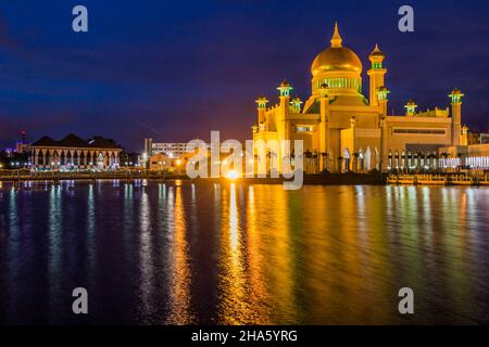 Mosquée Omar Ali Saifuddien à Bandar Seri Begawan, capitale du Brunéi Banque D'Images