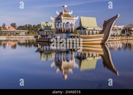 Réplique d'une barge royale à Bandar Seri Begawan, Brunei Banque D'Images