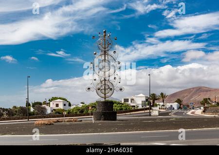 fobos,phobos,de la série juguete del viento,(jouets du vent),13 m de haut,greyhound par césar manrique,artiste espagnol de lanzarote,1919-1992,rond-point près de taiche,lanzarote,canaries,espagne,europe Banque D'Images