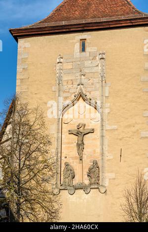 groupe de crucifixion sur la tour d'écriture dans le monastère de bebenhausen, tuebingen, bade-wurtemberg, allemagne Banque D'Images