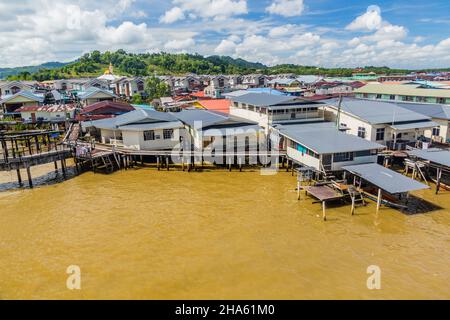 Vue aérienne du village aquatique de Kampong Ayer à Bandar Seri Begawan, capitale du Brunei Banque D'Images