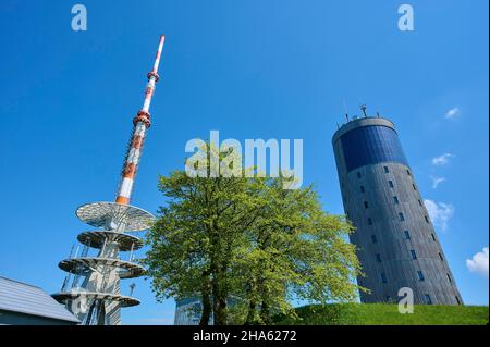 tour de télécommunications,printemps,großer inselsberg,bad tabarz,forêt thuringeoise,thuringe,allemagne Banque D'Images