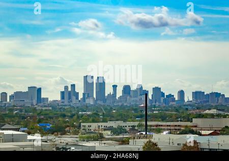 L'horizon de la Nouvelle-Orléans est représenté depuis l'Interstate 10, le 6 décembre 2010, à la Nouvelle-Orléans, en Louisiane.La Nouvelle-Orléans a été fondée par les colons français en 1718. Banque D'Images