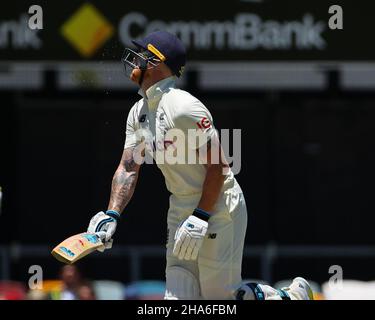 Brisbane, Royaume-Uni.11th décembre 2021.Ben Stokes, d'Angleterre, est licencié et pris à Brisbane, au Royaume-Uni, le 12/11/2021.(Photo de Patrick Hoelscher/News Images/Sipa USA) crédit: SIPA USA/Alay Live News Banque D'Images