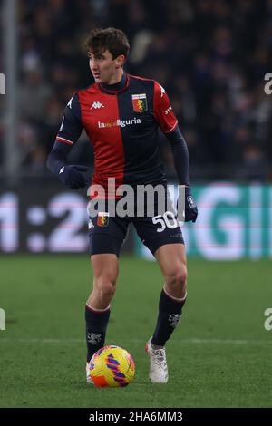 Gênes, Italie, 10th décembre 2021.Andrea Cambiaso de Gênes CFC pendant la série Un match à Luigi Ferraris, Gênes.Crédit photo à lire: Jonathan Moscrop / Sportimage crédit: Sportimage / Alay Live News Banque D'Images