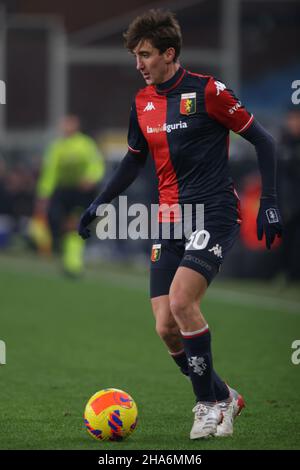 Gênes, Italie, 10th décembre 2021.Andrea Cambiaso de Gênes CFC pendant la série Un match à Luigi Ferraris, Gênes.Crédit photo à lire: Jonathan Moscrop / Sportimage crédit: Sportimage / Alay Live News Banque D'Images