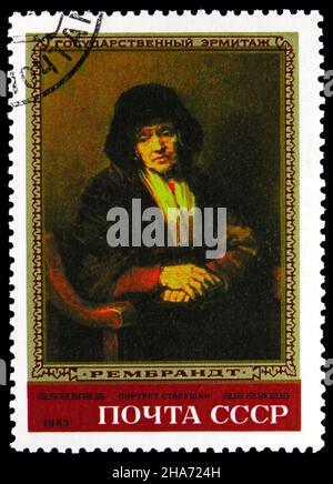 MOSCOU, RUSSIE - 4 NOVEMBRE 2021 : le timbre-poste imprimé en Union soviétique montre le portrait d'une vieille femme, Rembrandt (1654), tableaux de Rembrandt en H. Banque D'Images