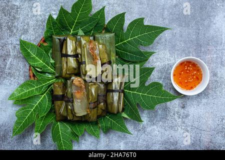 Le Banh bot loc est un gâteau fait de farine de tapioca avec des ingrédients comprenant de la viande meurtrisée, des crevettes et un mélange d'épices traditionnelles vietnamiennes. Banque D'Images