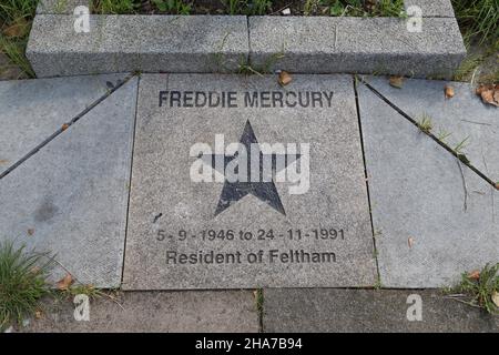 LONDRES, GRANDE-BRETAGNE - 8 SEPTEMBRE 2014 : c'est le signe commémoratif de Freddie Mercury à Feltham. Banque D'Images