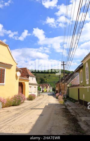 Maisons colorées dans la ville de Biertan, Birthälm en Roumanie Banque D'Images