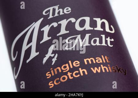 ÉDIMBOURG, ÉCOSSE - 10 DÉCEMBRE 2021 : boîte de whisky SINGLE malt ARRAN Banque D'Images