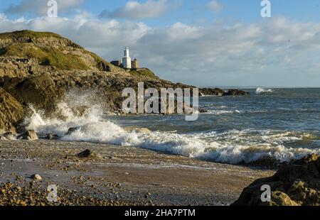 Mumbles Lighthouse sur la côte sud du pays de Galles, près de Bracelet Bay, sur la péninsule de Gower Banque D'Images