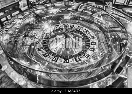 Roulette classique avec mise au point sélective pour effet bokeh. Concept de jeu et de casino Banque D'Images