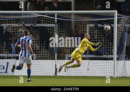 HARTLEPOOL, GBR.DÉC 11th Ben Killip de Hartlepool United sauve lors du match de la Sky Bet League 2 entre Hartlepool United et Scunthorpe United à Victoria Park, Hartlepool, le samedi 11th décembre 2021.(Credit: Mark Fletcher | MI News) Credit: MI News & Sport /Alay Live News Banque D'Images