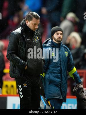 Londres, Royaume-Uni.11th décembre 2021.Mark Bonner Directeur de Cambridge United lors du match Sky Bet League 1 entre Charlton Athletic et Cambridge United à The Valley, Londres, Angleterre, le 11 décembre 2021.Photo d'Alan Stanford/Prime Media Images.Crédit : Prime Media Images/Alamy Live News Banque D'Images