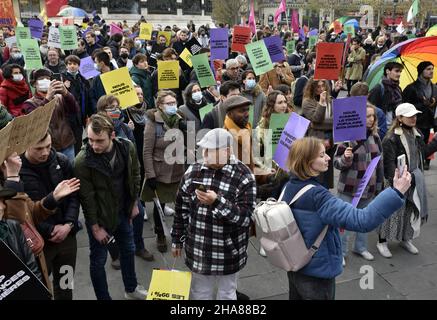 Manifestation du nouveau parti politique «un Front populaire écologique» qui milite pour une candidature unique à gauche, pour bloquer l'extrême droite tout en sensibilisant au climat et à l'urgence sociale, à la place de la République, à Paris, en France, le 11 décembre 2021.Photo de Patrice Pierrot/ABACAPRESS.COM Banque D'Images