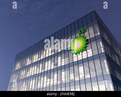 Londres, Royaume-Uni.7 novembre 2021.Usage éditorial seulement, 3D CGI.Logo BP sur le dessus du bâtiment en verre.British Petroleum Workplace of Gas and Banque D'Images