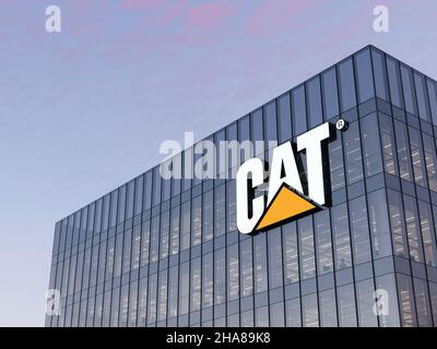 Deerfield, Illinois, États-Unis.8 juillet 2021.Usage éditorial seulement, 3D CGI.LOGO CAT Holding Signage Top Glass Building.Lieu de travail de Caterpillar Construction Machi Banque D'Images